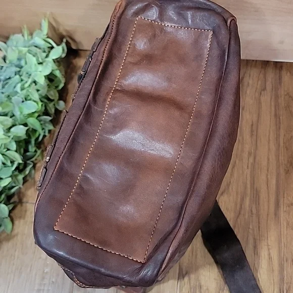 Campomaggi Italy Leather Crossbody Satchel - Picture 8 of 16
